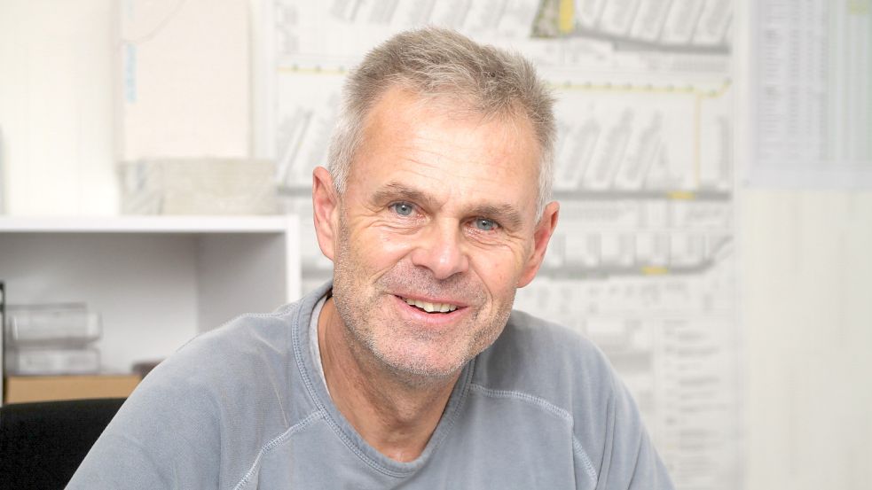 Detlef Dunker berät in seinem Büro an der Torumer Straße Immobilienbesitzer bei Fragen zur energetischen Sanierung. Foto: Päschel