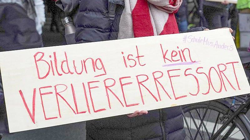 "Bildung ist kein Verliererressort": Momentaufnahme von einer Demonstration für mehr Chancengleichheit im Schulsystem. Foto: Jörg Carstensen/dpa/Archiv