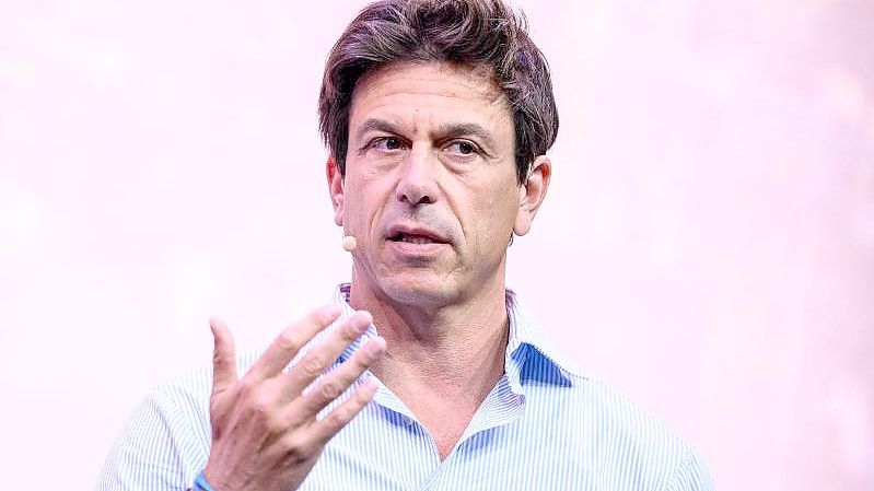 Toto Wolff ist der alleinige Innen- und Außenminister bei Mercedes, quasi eine Art Superminister. Foto: Matthias Balk/dpa