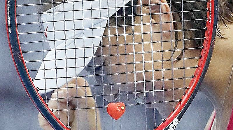Die chinesische Tennisspielerin Peng Shuai hat Anfang November im sozialen Netzwerk Weibo Vorwürfe wegen eines sexuellen Übergriffs durch einen chinesischen Spitzenpolitiker veröffentlicht. Foto: Andy Wong/AP/dpa