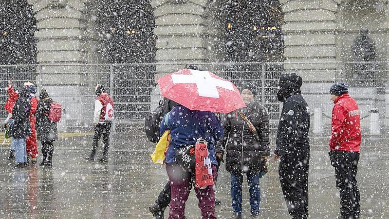 Das RKI erklärt Polen und die Schweiz zu Corona-Hochrisikogebieten. Foto: Anthony Anex/KEYSTONE/dpa