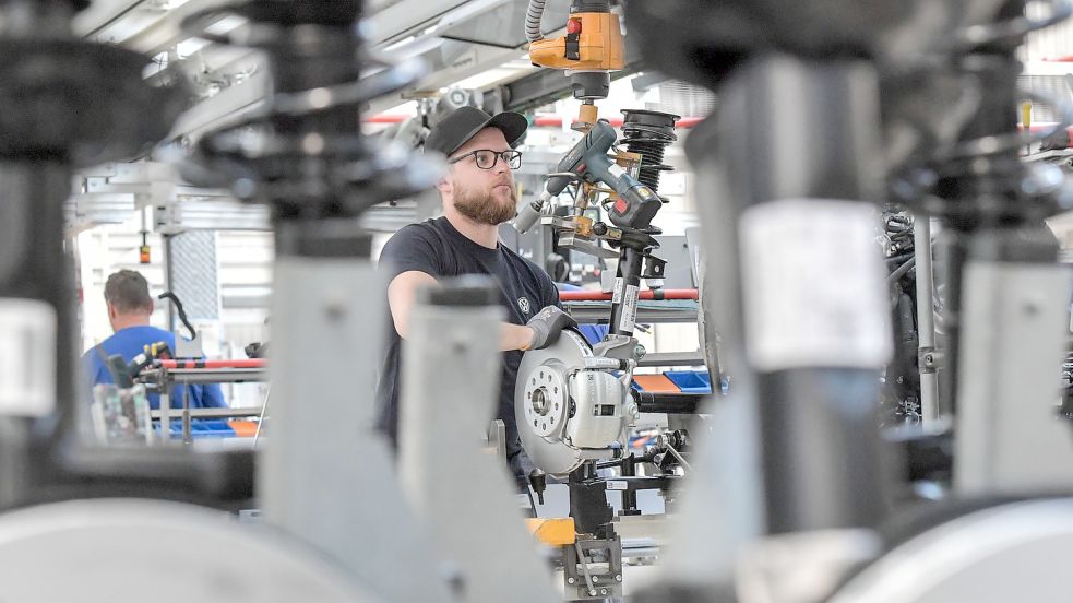 Die Produktion im Emder Volkswagen-Werk hat unter dem Halbleiter-Mangel gelitten. Aufgrund der Kurzarbeit wurden 70.000 Fahrzeuge weniger gefertigt als ursprünglich geplant. Foto: Ortgies/Archiv