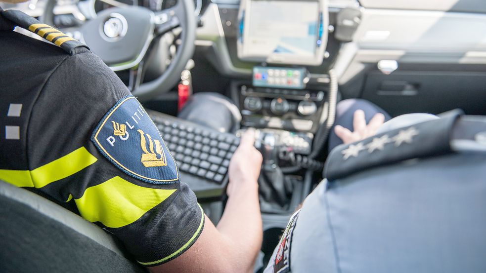 Im deutsch-niederländischen Grenzgebiet fahren deutsche und niederländische Polizisten gemeinsam Streife – auch in Ostfriesland. Foto: Stolze/Polizei