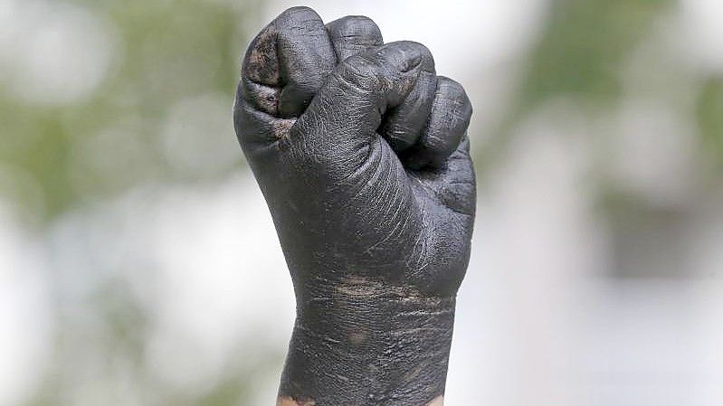 Rassistisch Diskriminierte haben es bei Streitigkeiten leichter sich zu wehren, wenn „solidarische Dritte“ sie unterstützen. Foto: Rick Bowmer/AP/dpa