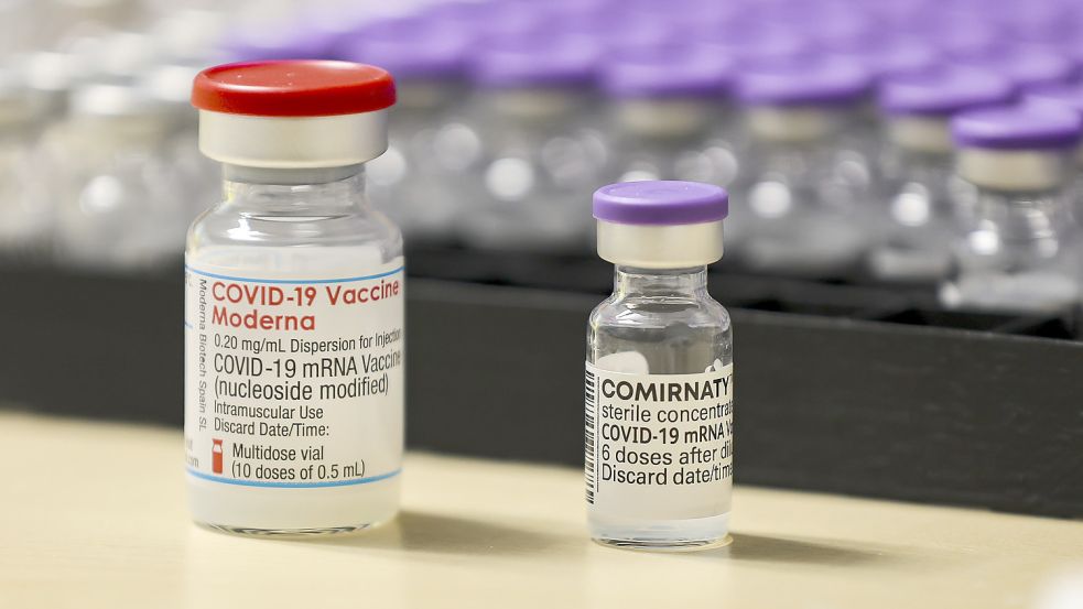 Die Impfstoffe von Moderna (links) und Biontech sind heiß begehrt. Foto: Woitas/DPA