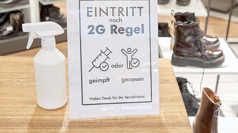 "Eintritt nach 2G Regel geimpft oder genesen" - das gilt in vielen Bundesländern. Foto: Georg Wendt/dpa