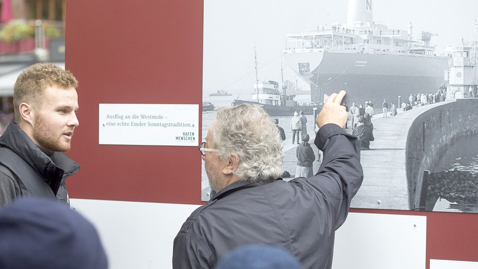 Erinnerung an Sonntagsspaziergänge an der Westmole: Die Emder erinnern sich und erzählen sich davon.