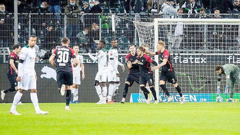 Freiburg lag in Mönchengladbach bereits nach 25 Minuten mit 5:0 vorn. Foto: Marcel Kusch/dpa