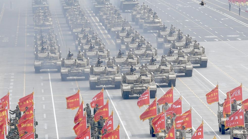 Parade in Peking: Bei der Modernisierung ihres Militärs tun sich die Chinesen ganz besonders hervor. Die Rüstungsunternehmen aus dem Reich der Mitte gewinnen international zunehmend an Bedeutung. Foto: picture alliance/dpa/XinHua