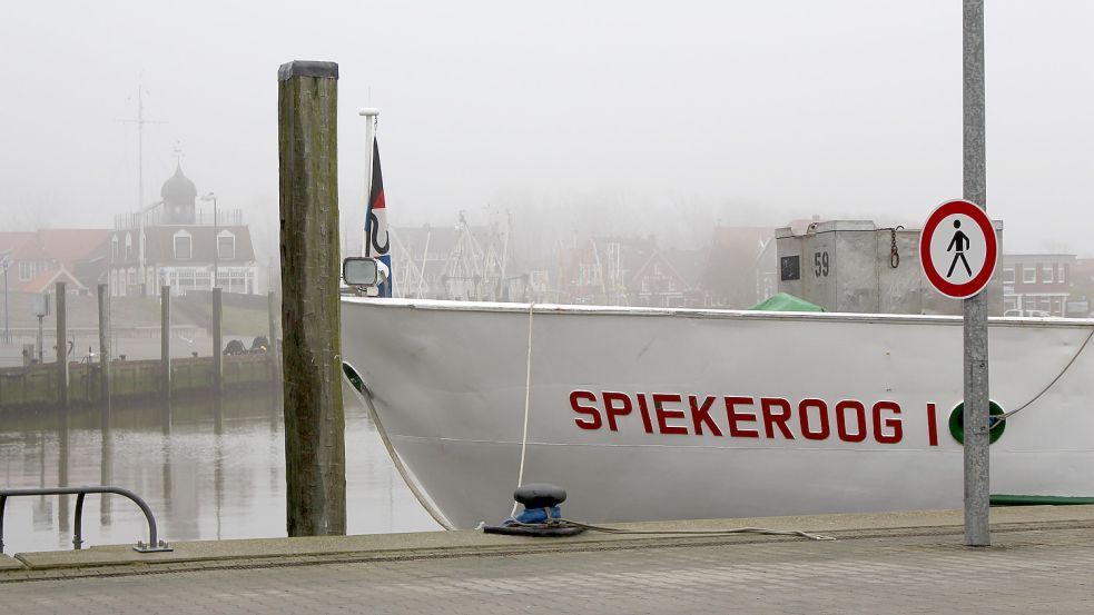 Die Fähre Spiekeroog I im Neuharlingersieler Hafen. Von hier geht es rüber auf die Insel. Foto: Oltmanns/Archiv