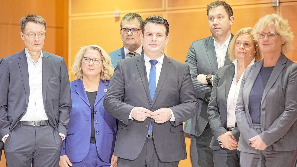 Die Auserwählten von der SPD fürs Ampel-Kabinett. Foto: Michael Kappeler / dpa