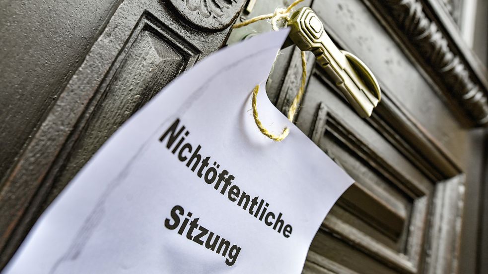 Die Leeraner Stadtverwaltung und Bürgermeister Horst haben kein Problem mit den nichtöffentlichen Sitzungen der Haushaltssicherungskommission. Symbolfoto: Ortgies