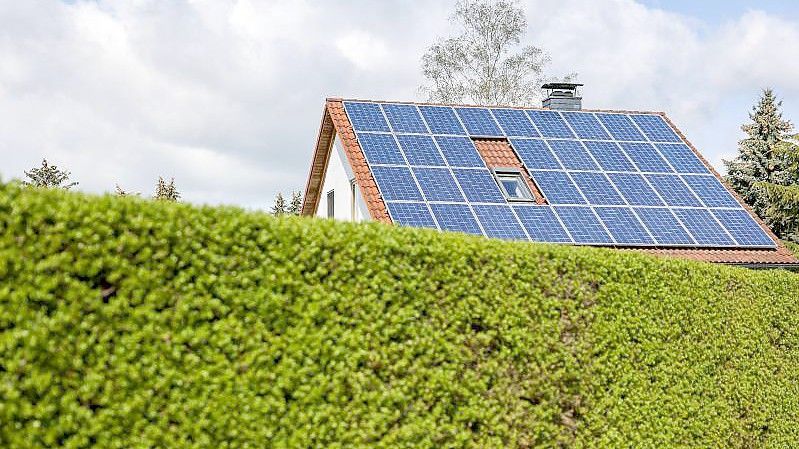 Solardächer werden künftig bei Privat-Neubauten zur Regel. Foto: Jan Woitas/dpa-Zentralbild/dpa