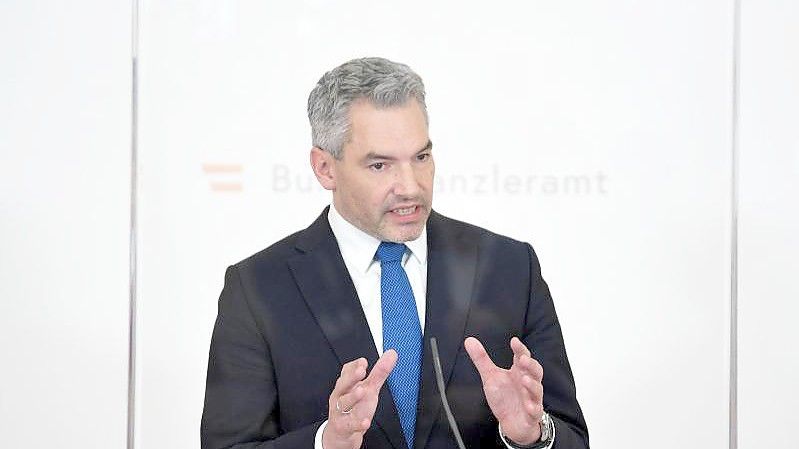 Karl Nehammer (ÖVP) ist der neue Bundeskanzler von Österreich. Foto: Roland Schlager/APA/dpa