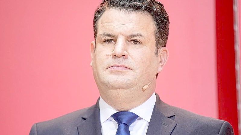 Hubertus Heil (SPD) soll auch in der neuen Bundesregierung von SPD, Grüne und FDP Bundesarbeitsminister bleiben. Foto: Michael Kappeler/dpa
