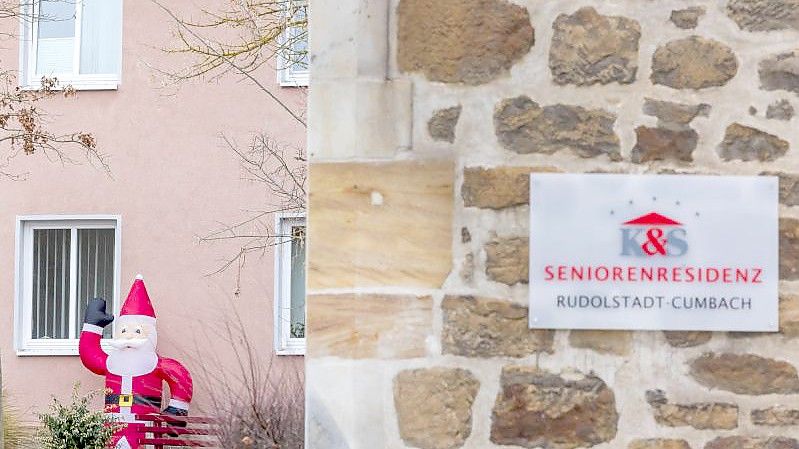 Die Zahl der Todesopfer nach einem Corona-Ausbruch in einem Thüringer Pflegeheim hat sich auf 28 erhöht. Foto: Michael Reichel/dpa