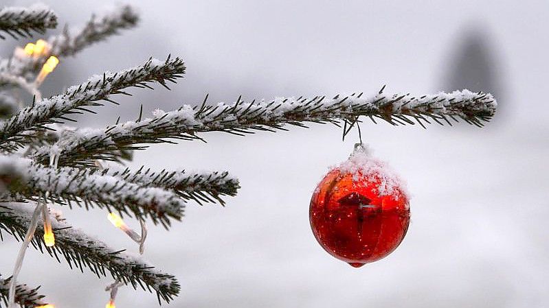 Schnee zu Weihnachten? Die Chancen stehen dem Deutschen Wetterdienst zufolge schlechter als früher. Foto: Karl-Josef Hildenbrand/dpa