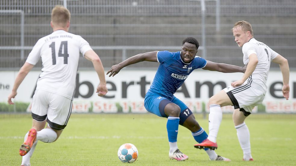 Ibrahim Sillah (links) fällt gegen Bersenbrück mit einer Gelb-Sperre aus. Foto: Doden