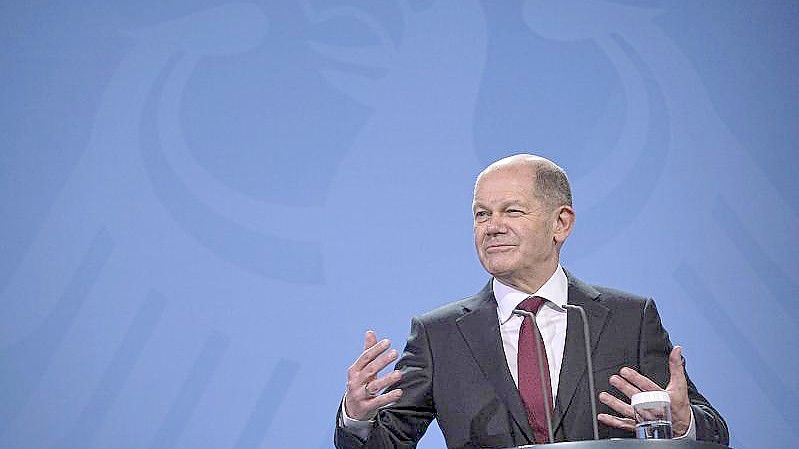 Der neue Bundeskanzler Olaf Scholz bei seiner Amtsübergabe. Foto: Michael Kappeler/dpa