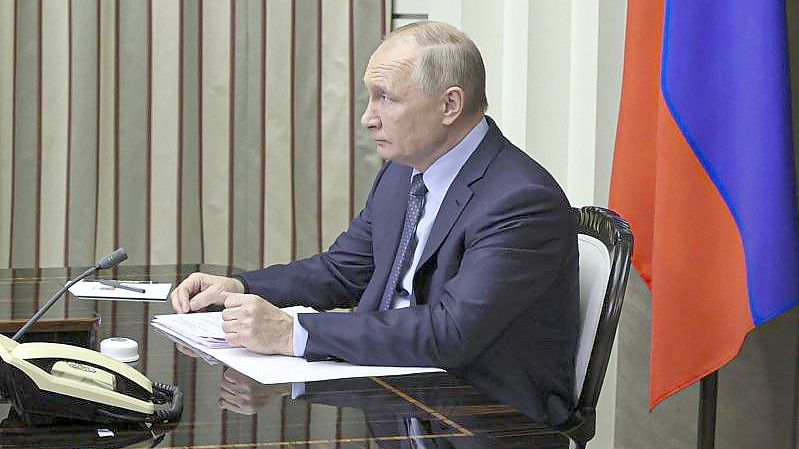 Russlands Präsident Wladimir Putin bei einem Video-Telefonat mit US-Präsident Joe Biden. Foto: Mikhail Metzel/Pool Sputnik Kremlin/AP/dpa