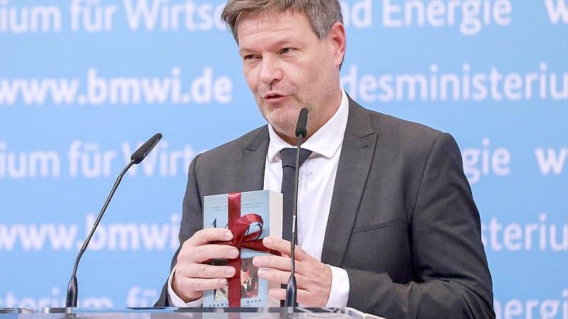 Wirtschafts- und Umweltverbände haben große Erwartungen an den neuen Klimaschutzminister Robert Habeck. Foto: Odd Andersen/AFP-POOL/dpa