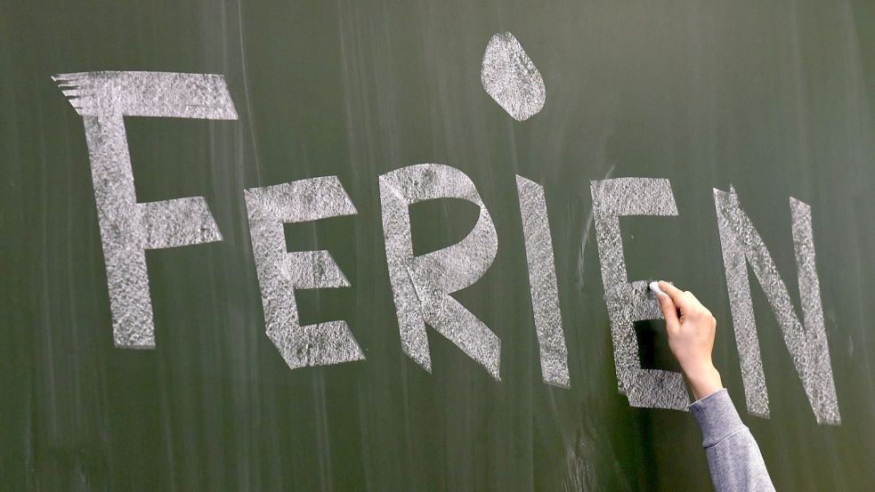 Beginnen die Weihnachtsferien in Niedersachsen wegen Corona früher? Das ist zwei Wochen vor dem offiziellen Ferienstart noch immer unklar. Foto: Ralf Hirschberger/dpa