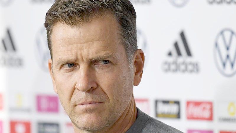 DFB-Direktor Oliver Bierhoff will das WM-Quartier anhand sozialer Kriterien aussuchen. Foto: Swen Pförtner/dpa/Archivbild