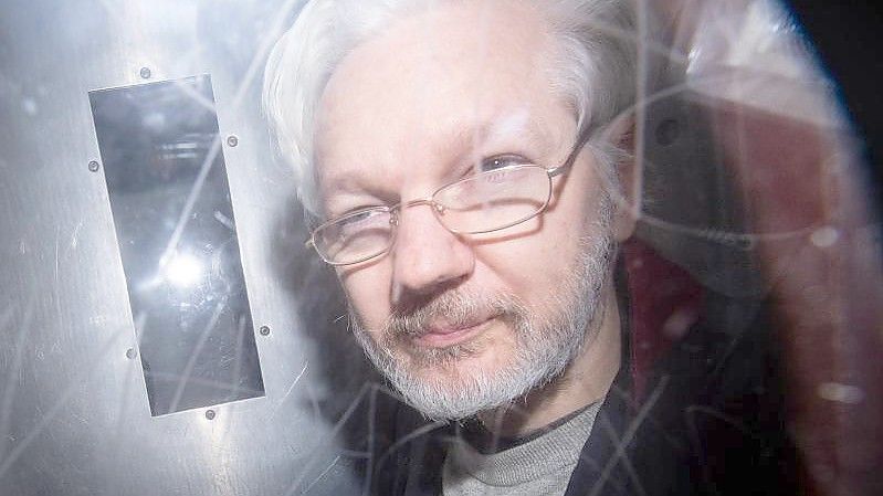 Wikileaks-Gründer Julian Assange droht die Auslieferung an die USA. (Archivbild). Foto: Dominic Lipinski/PA Wire/dpa