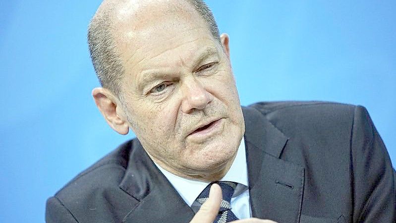 Bundeskanzler Olaf Scholz wird bei seiner ersten Auslandsreise den französischen Präsidenten treffen. Foto: Michael Kappeler/dpa-Pool/dpa