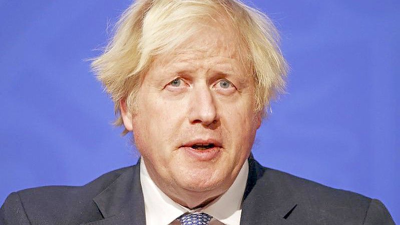 Boris Johnson, Premierminister von Großbritannien, spricht während einer Pressekonferenz in der Downing Street. Foto: Adrian Dennis/AFP Pool/AP/dpa