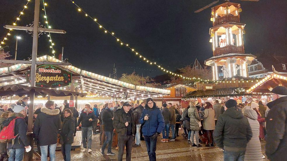 Die geltenden Regelungen machen dem Weihnachtsmarkt in Emden zu schaffen. Man will aber so lange wie möglich durchhalten. Foto: Archiv