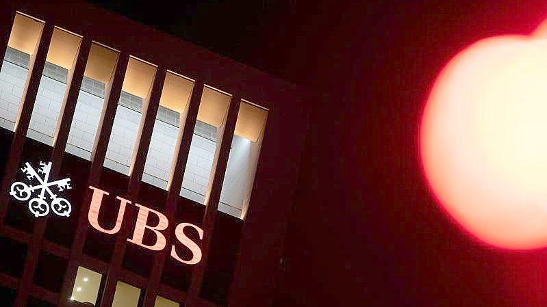 Der Sitz der UBS Group AG in der Frankfurter Innenstadt. Foto: Sebastian Gollnow/dpa