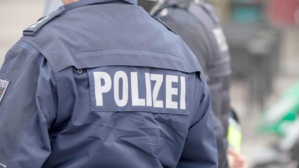 In Bremen sind am Wochenende mehrere Polizisten attackiert worden. Foto: Symbolfoto: imago images / Deutzmann