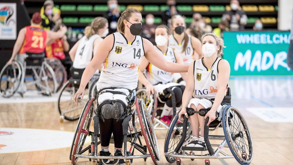 Lena Knippelmeyer (links) und das deutsche Rollstuhl-Basketballteam verpassten am Sonntag die Bronzemedaille. Foto: Wunderl