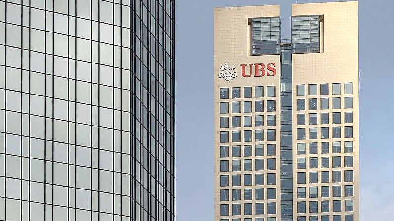Ein Pariser Berufungsgericht hat die Vorwürfe des Steuerbetrugs gegen die Schweizer Großbank UBS neu aufgerollt. Foto: Julia Cebella/dpa