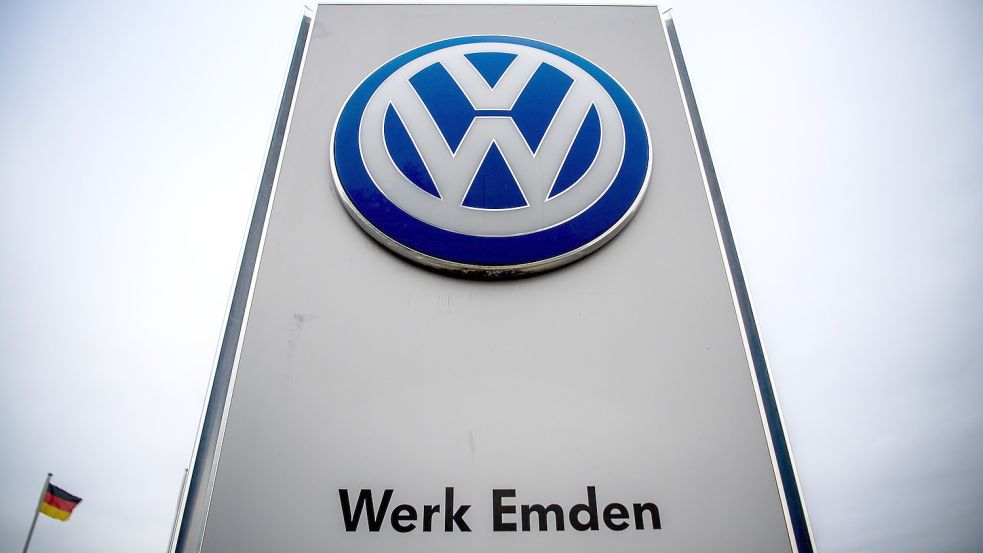 Das VW-Werk in Emden. 148 Beschäftigte einer Tochterfirma sollen zum Jahresende gehen. Foto: Schuldt/DPA