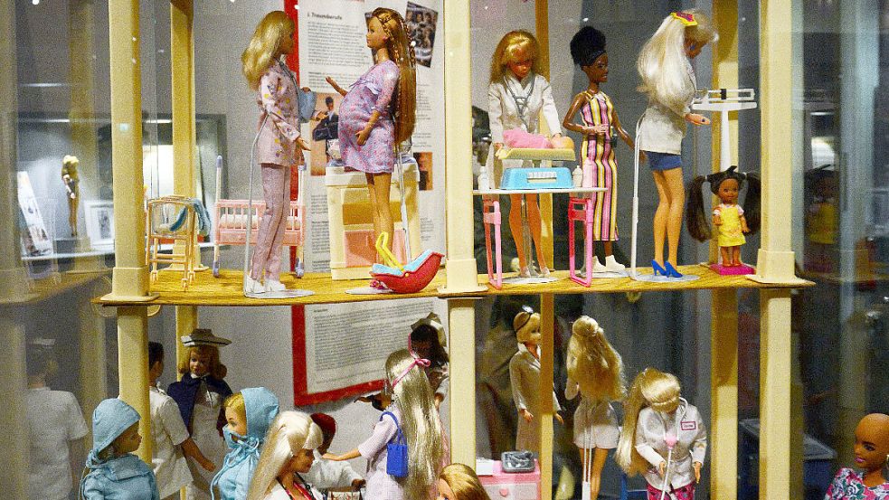 Die Barbie-Puppen und was sie verkörpern wurde über die Jahrzehnte stetig weiter entwickelt. Heute heißt ein Werbeslogan der Hersteller-Firma "Du kannst alles sein". Foto: F. Doden