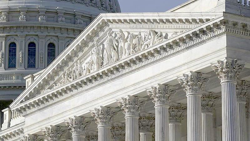 Blick auf den den US-Senatsflügel des Kapitols in Washington DC. Foto: Patrick Semansky/AP/dpa