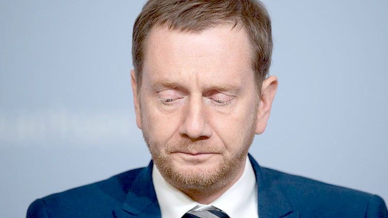 „Menschen, die öffentliche Ämter haben, sollen keine Angst haben müssen, ihre Meinung zu sagen und ihre Arbeit zu machen“: Michael Kretschmer. Foto: Jan Woitas/dpa