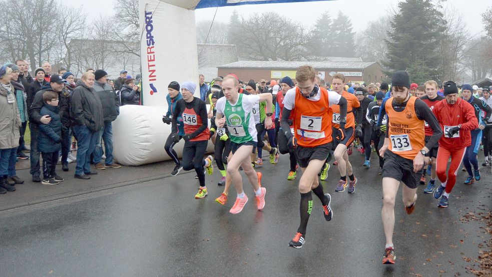Im Jahr 2016 war beim Silvesterlauf rund um die Thülsfelder Talsperre mächtig was los. Foto: Weers