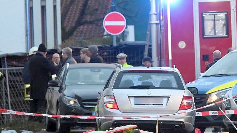 Blick auf das Auto (M), das im Februar 2020 in einen Rosenmontagsumzug in Volkmarsen fuhr. Foto: Uwe Zucchi/dpa