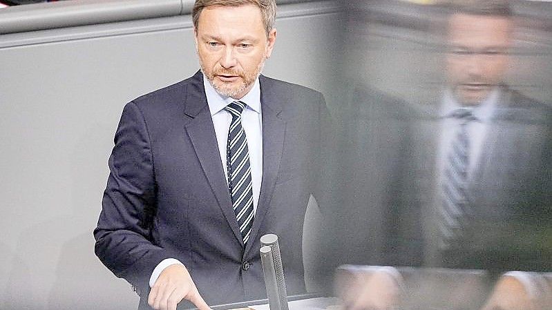 Will für Investitionen in Klimaschutz und Digitalisierung 60 Milliarden Euro umschichten: Bundesfinanzminister Christian Lindner. Foto: Michael Kappeler/dpa