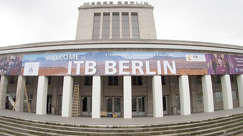 Die Tourismusmesse ITB wird im März nicht vor Ort stattfinden, sondern durch zwei größere Online-Events ersetzt. Foto: Paul Zinken/dpa
