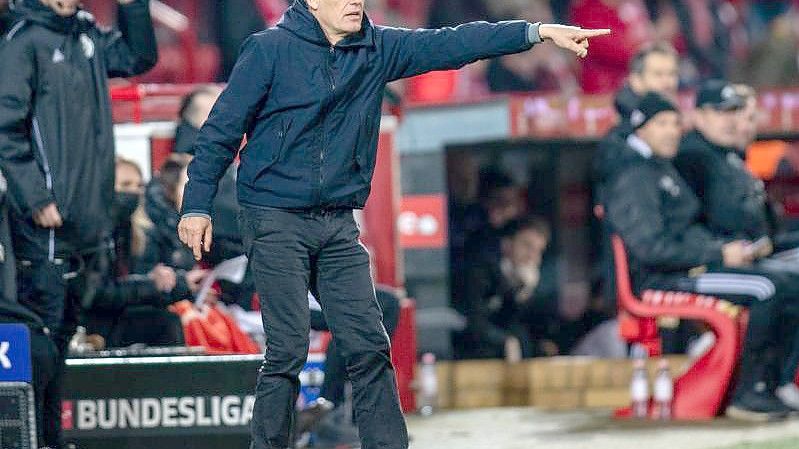 Freiburgs Trainer Christian Streich gibt seiner Mannschaft die Richtung vor. Foto: Andreas Gora/dpa