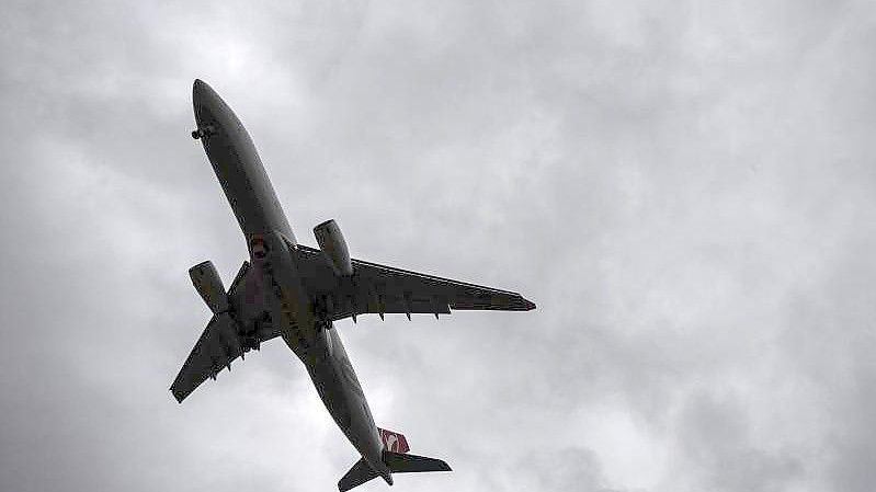 Laut Deutscher Post gibt es noch drei Flugzeuge, die von montags bis freitags jede Nacht unterwegs sind. Foto: Boris Roessler/dpa/Symbolbild