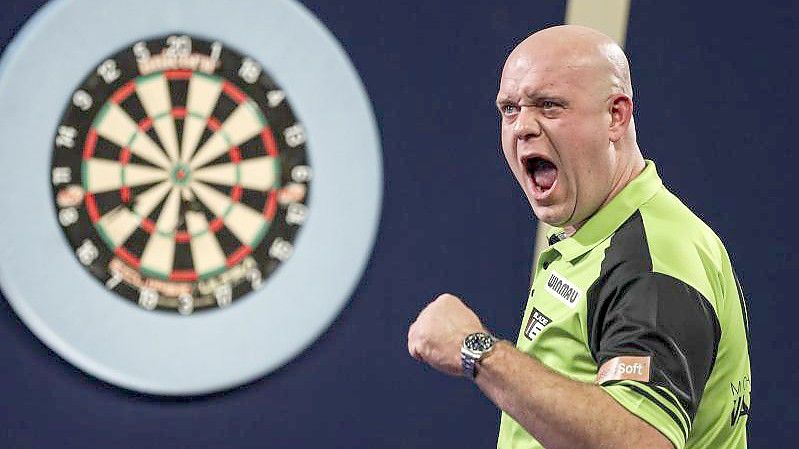 Michael Van Gerwen feiert seinen Sieg. Foto: Kieran Cleeves/PA Wire/dpa