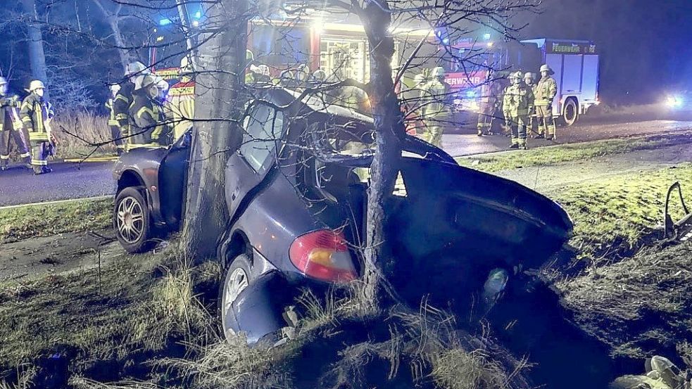 Die Freiwillige Feuerwehr Uplengen und die Polizei waren am Freitagabend in Großoldendorf im Einsatz. Foto: Feuerwehr