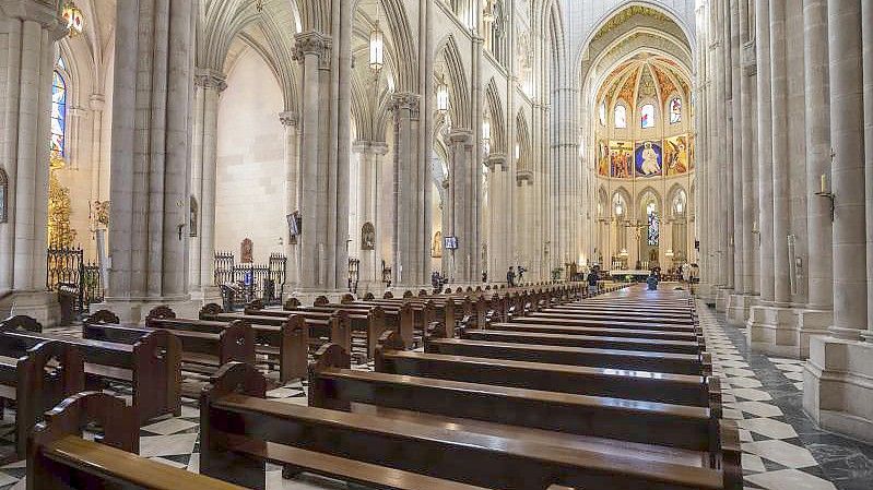 Die Almudena-Kathedrale in Madrid. Foto: Bernat Armangue/AP/dpa