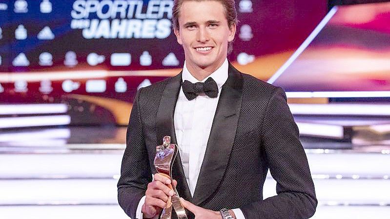 Tennis-Olympiasieger Alexander Zverev ist für eine bessere Bezahlung der Athleten in anderen Sportarten. Foto: Tom Weller/dpa-Pool/dpa