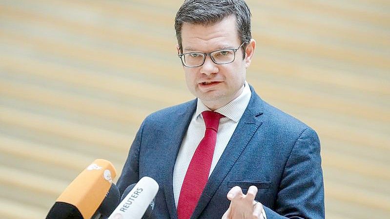 Der neue Bundesjustizminister Marco Buschmann will Verstöße gegen eine mögliche allgemeine Corona-Impfpflicht mit Bußgeldern ahnden. Foto: Kay Nietfeld/dpa